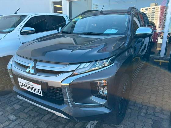 MITSUBISHI L200 TRITON 2.4 16V TURBO DIESEL SPORT HPE CD 4P 4X4 AUTOMÁTICO MITSUBISHI L200 TRITON 2.4 16V TURBO DIESEL SPORT HPE CD 4P 4X4 AUTOMÁTICO